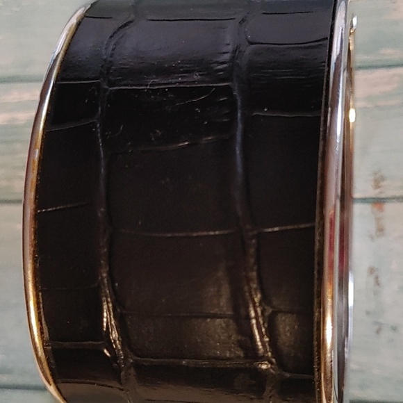 🌻NEW CALVIN KLEIN Faux Leather Cuff Bracelet - Picture 2 of 6